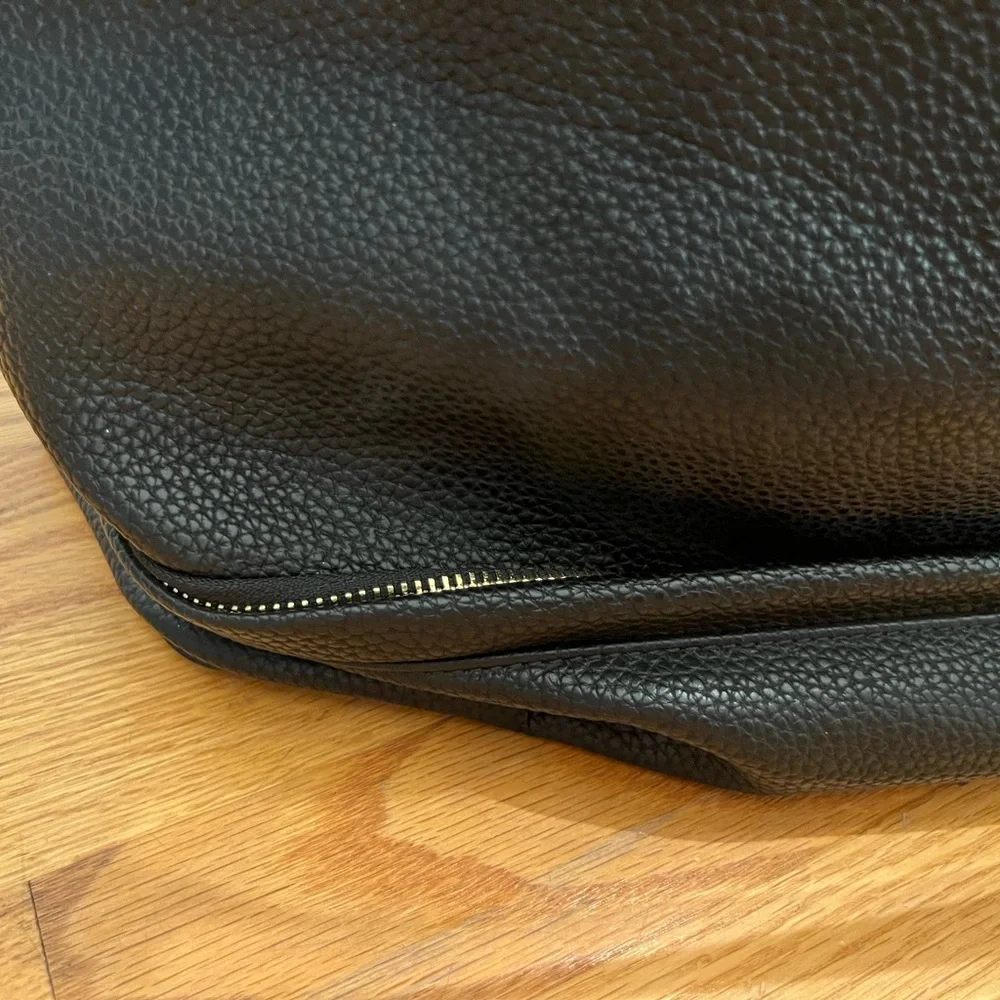 - Lulu’s large travel tote bag luggage